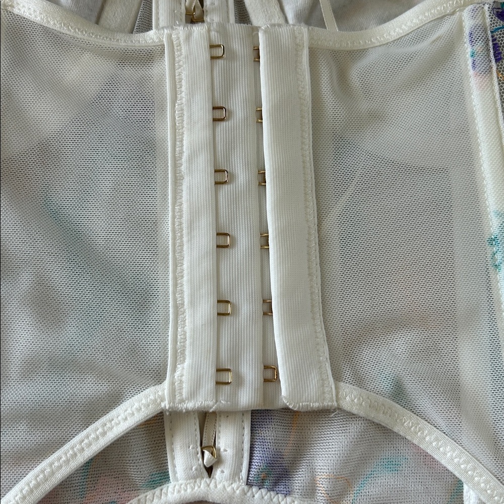 Urban outfitters Flora Embroidered Bustier corset In White Multi M - Picture 7 of 15